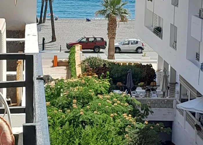 Between Beach & Center